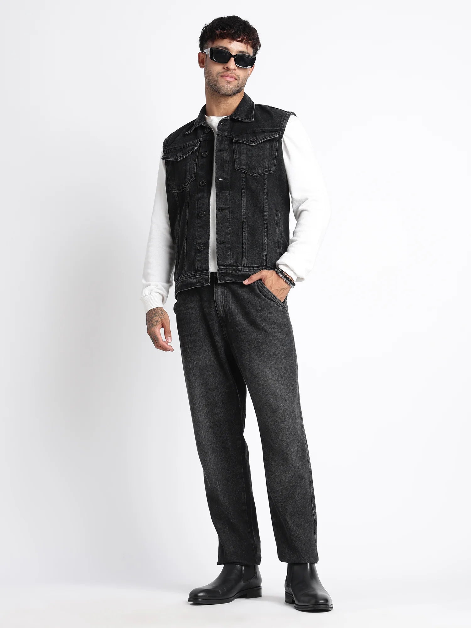 Obsidian Wash black sleeveless denim vest for men – front view