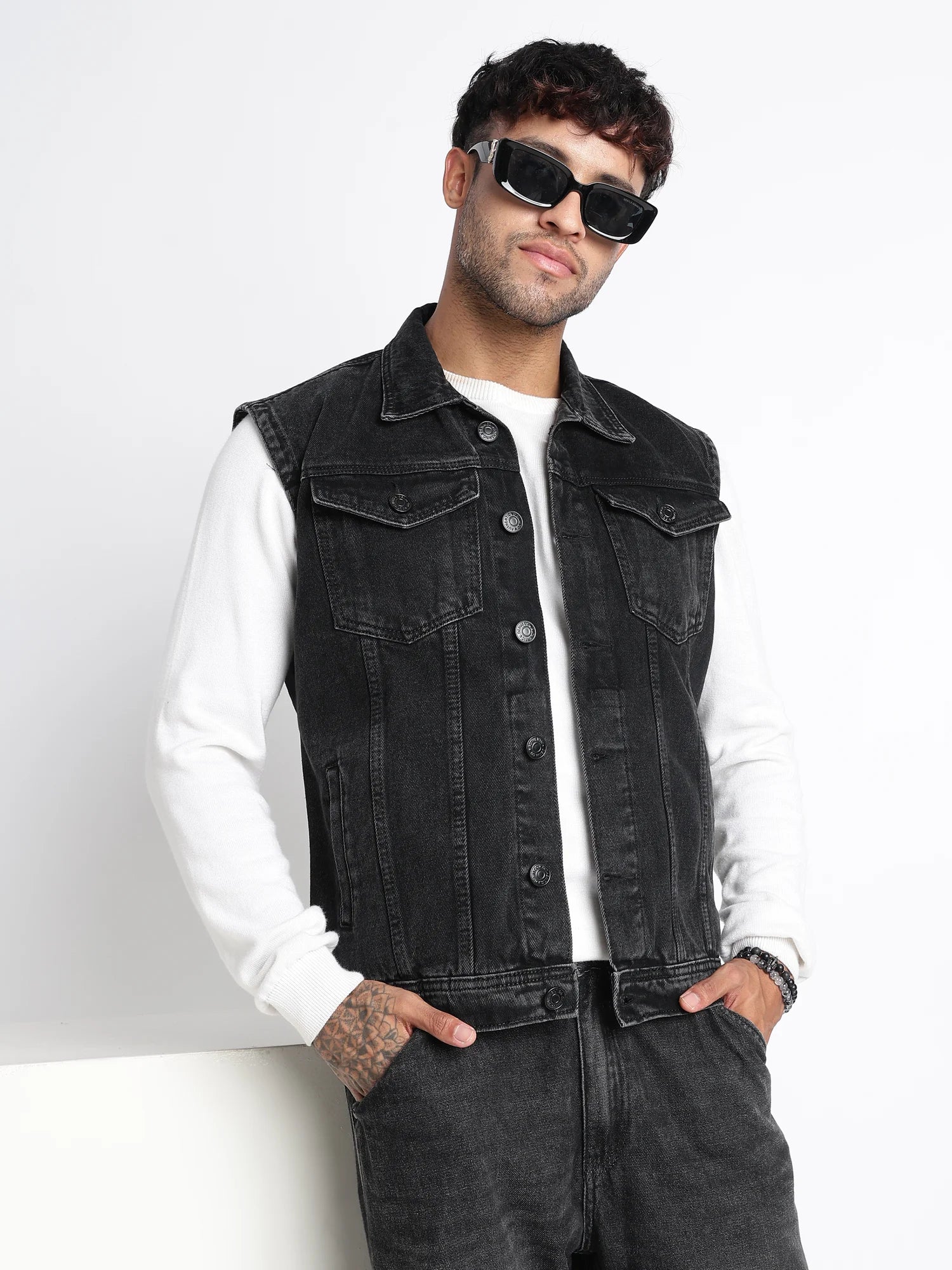 Obsidian Wash denim vest for men – side view